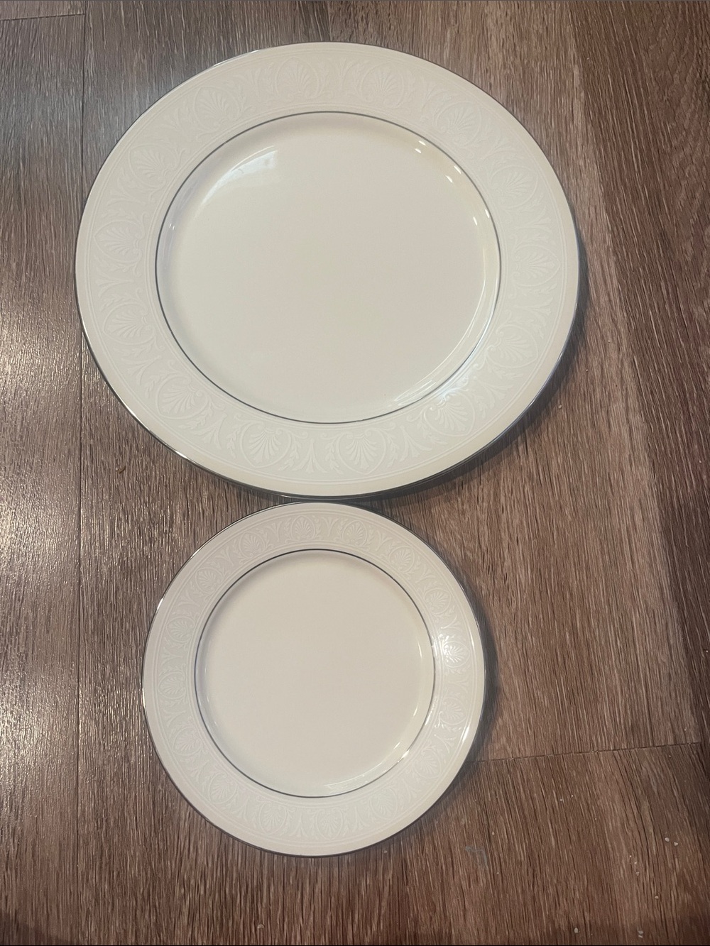 Lenox Courtyard Platinum White Embossed Rim Porcelain Dinner and Salad Plate Set